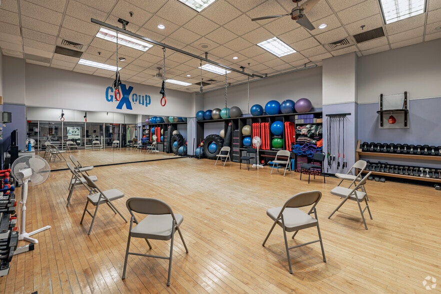 More Photos Of 1 Blue Hill Plz, Pearl River Unknown For Lease