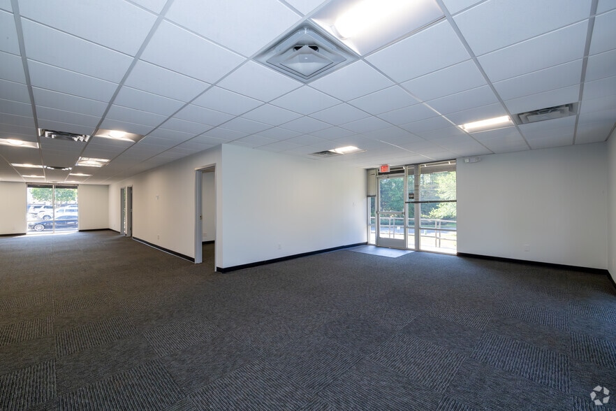 More Photos Of 1809 Cross Beam Dr, Charlotte Unknown For Lease