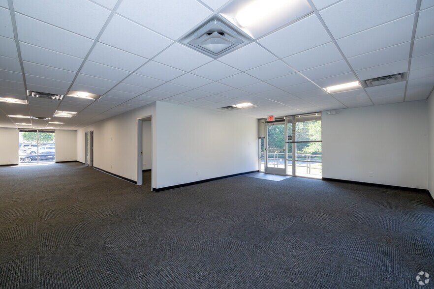 More Photos Of 1809 Cross Beam Dr, Charlotte Unknown For Lease