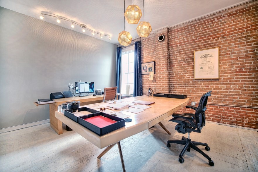 More Photos Of 2409 Commerce St, Houston Freestanding For Lease