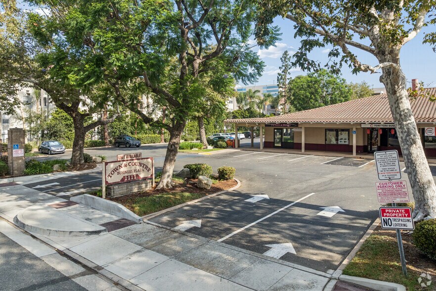 More Photos Of 1111 W Town and Country Rd, Orange Office For Lease