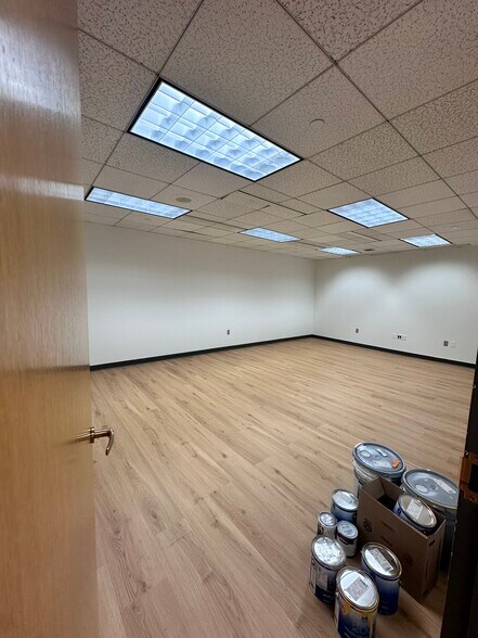 More Photos Of 730 Holiday Dr, Pittsburgh Office For Lease