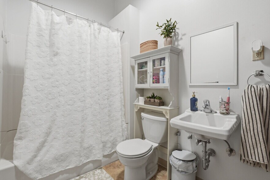 More Photos Of 4126 E Erie St, Willoughby Office For Sale