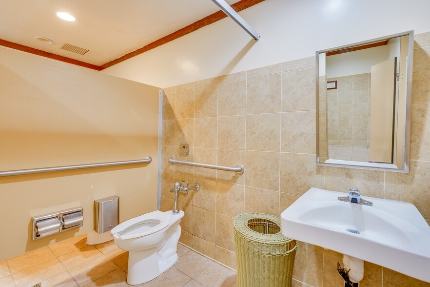 More Photos Of 3162 S Atlantic Ave, Daytona Beach Shores Restaurant For Lease