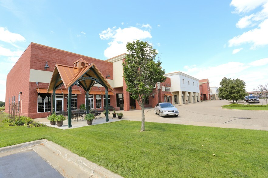 More Photos Of 3012-3066 Village Park Dr, Plover Freestanding For Lease