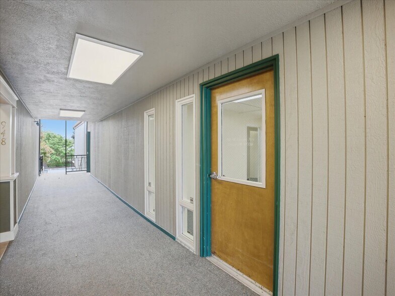 More Photos Of 950-960 Uglow Ave SE, Dallas Medical For Sale
