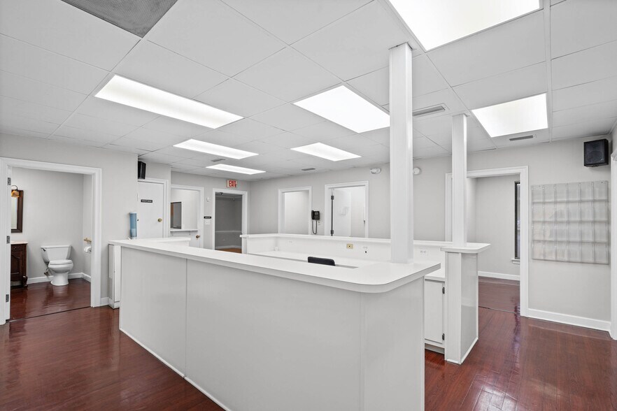 More Photos Of 3664 College Ln S, Mobile Medical For Sale
