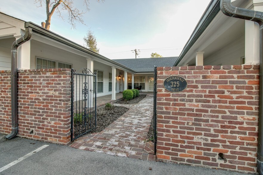 More Photos Of 325 Bridge St, Franklin Office For Sale