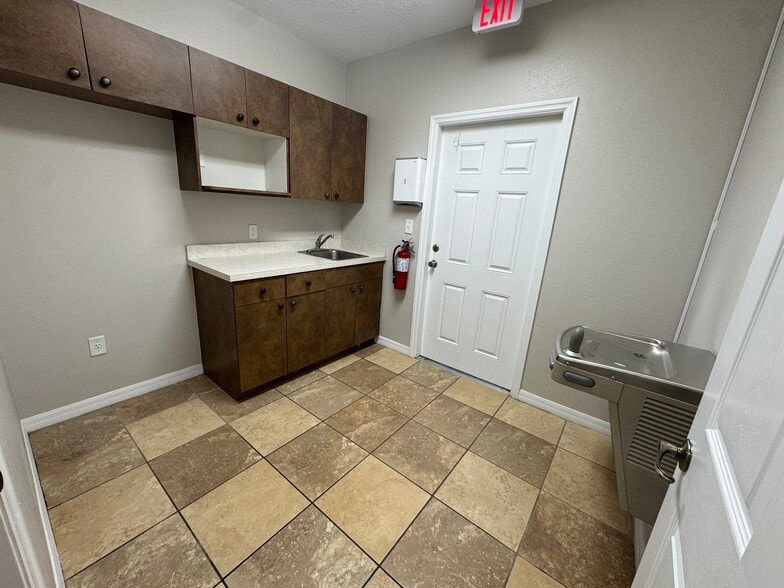 More Photos Of 3212-3214 Hillsdale Ln, Kissimmee Medical For Lease