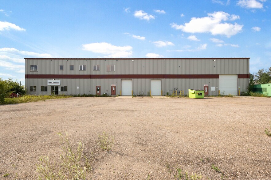 More Photos Of 105 Oak Crt, Anzac Warehouse For Sale