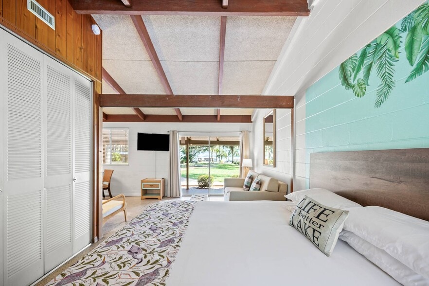 More Photos Of 1485 Lakeview Dr, Deland Hotel For Sale