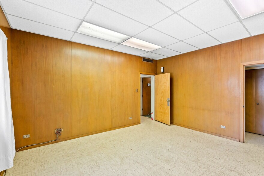 More Photos Of 1701 W Woodlawn Ave, San Antonio Religious Facility For Sale