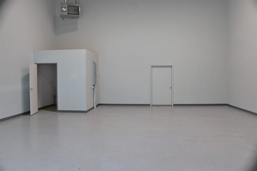 More Photos Of 46 Plains Rd, Essex Light Distribution For Lease