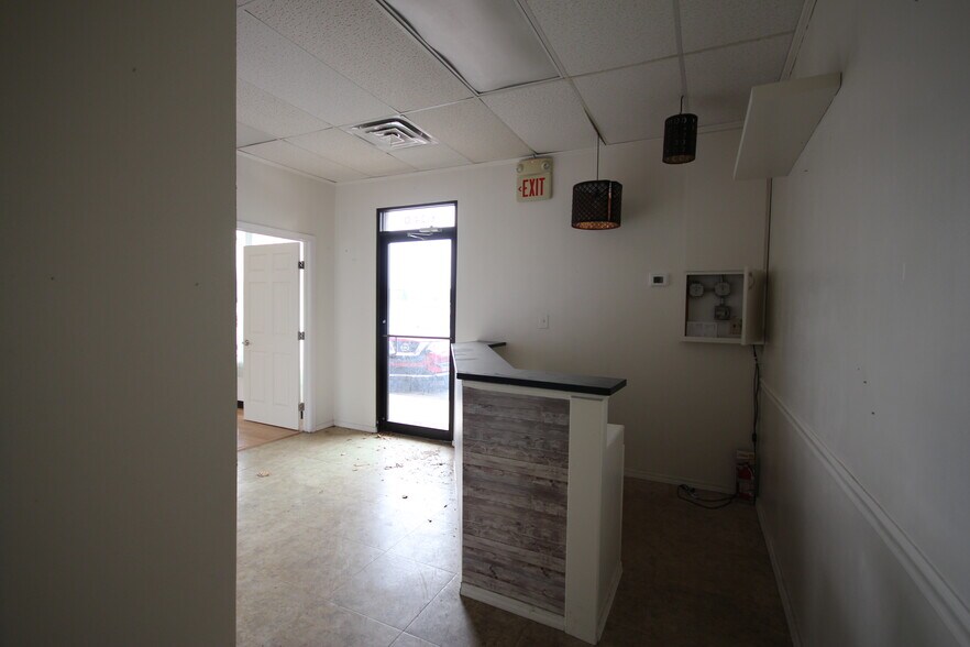 More Photos Of 6124 E 51st Pl, Tulsa Unknown For Lease