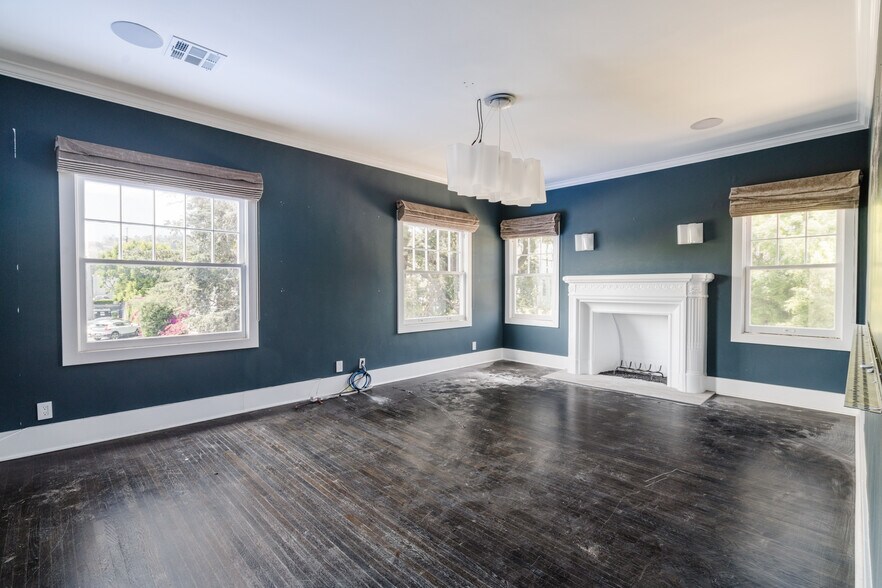 More Photos Of 7677 W Sunset Blvd, Los Angeles General Retail For Sale