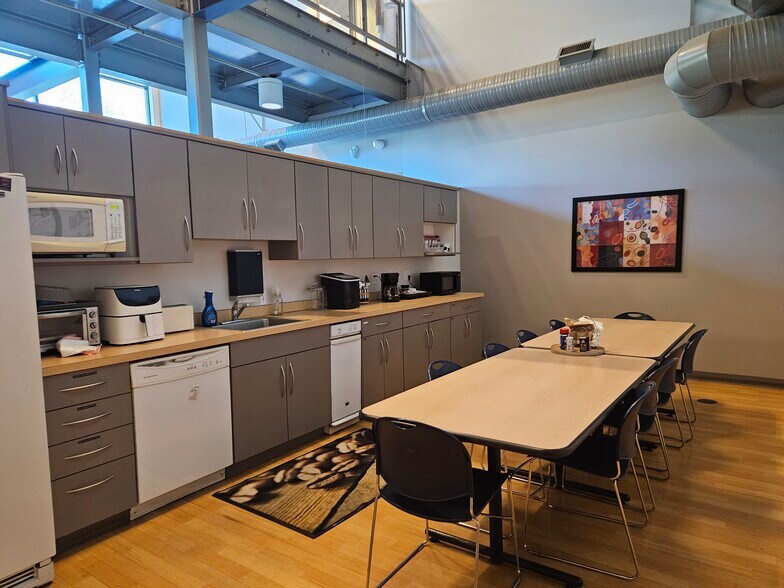More Photos Of 3500 Contractors Dr, Midland Manufacturing For Sale