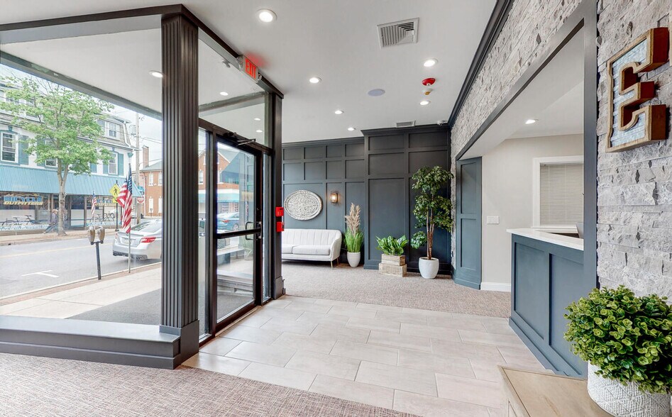 More Photos Of 48 S Market St, Elizabethtown Office For Lease