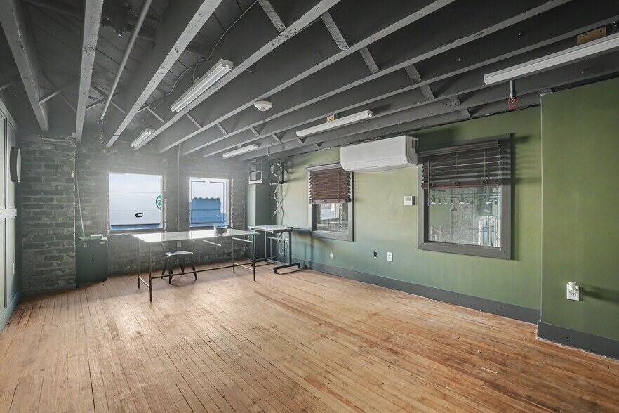 More Photos Of 101 E Broughton St, Savannah Storefront Retail Office For Lease