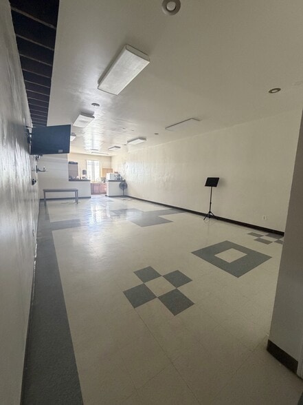 More Photos Of 1036 E Compton Blvd, Compton Storefront Retail Office For Lease