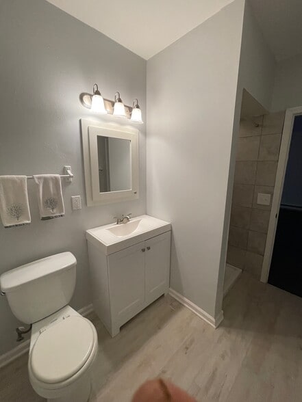 More Photos Of 215 N Waukegan Rd, Lake Bluff Convenience Store For Sale