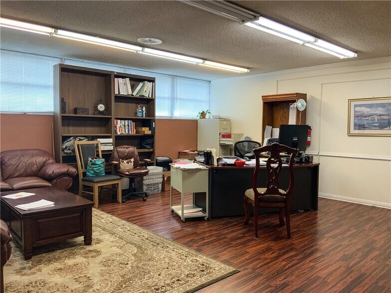 More Photos Of 2001 S Staples St, Corpus Christi Office For Sale