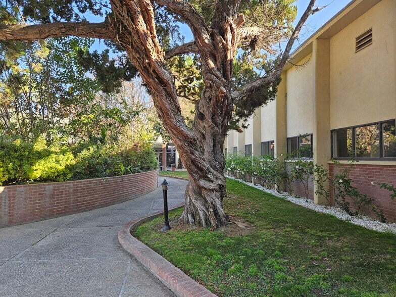 More Photos Of 5731-5933 Stoddard Rd, Modesto Office For Lease