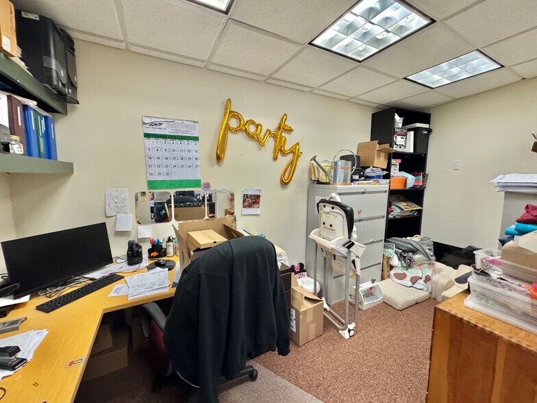 More Photos Of 4435 Austin Blvd, Island Park Office Residential For Sale