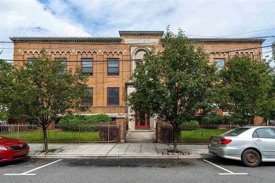 Primary Photo Of 2000 West St, Union City Office Residential For Lease