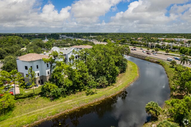 More Photos Of 2590 Northbrooke Plaza Dr, Naples Medical For Lease