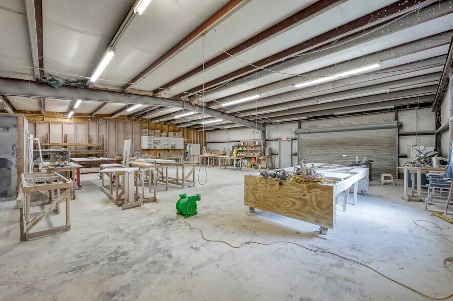 More Photos Of 2745 Interstate 45 S, New Waverly Manufacturing For Lease