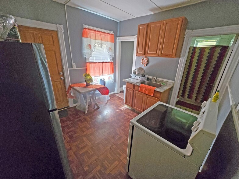 More Photos Of 19 Warner St, Springfield Apartments For Sale