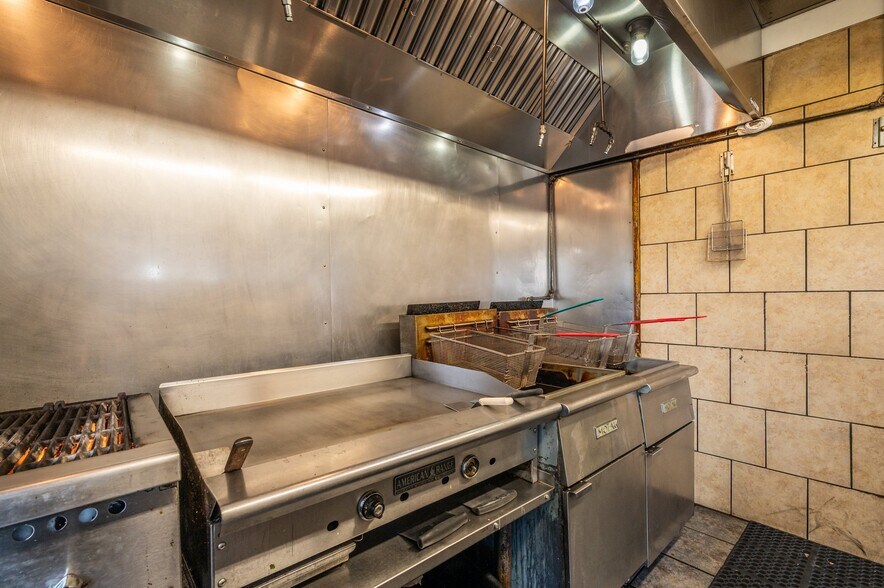 More Photos Of 259 6th St, Port Orford Restaurant For Sale