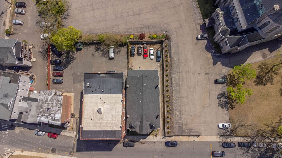 More Photos Of 995 Bank St, Waterbury Apartments For Sale