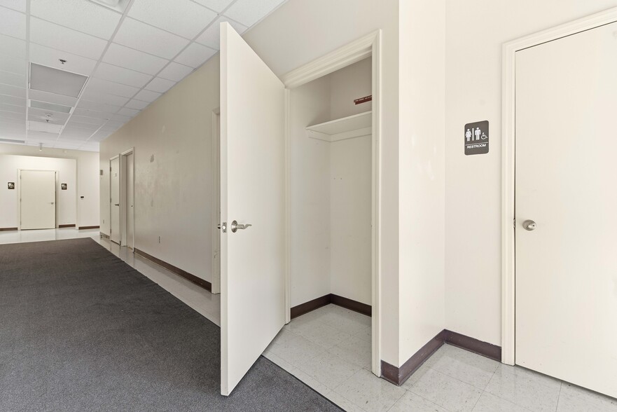 More Photos Of 86 Coraopolis Rd, Coraopolis Medical For Sale