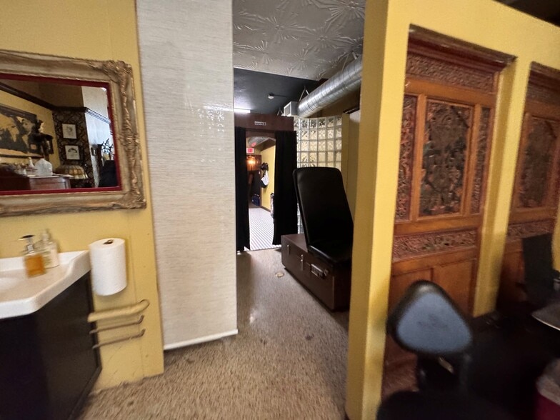 More Photos Of 218-224 State St, Madison Storefront Retail Office For Lease