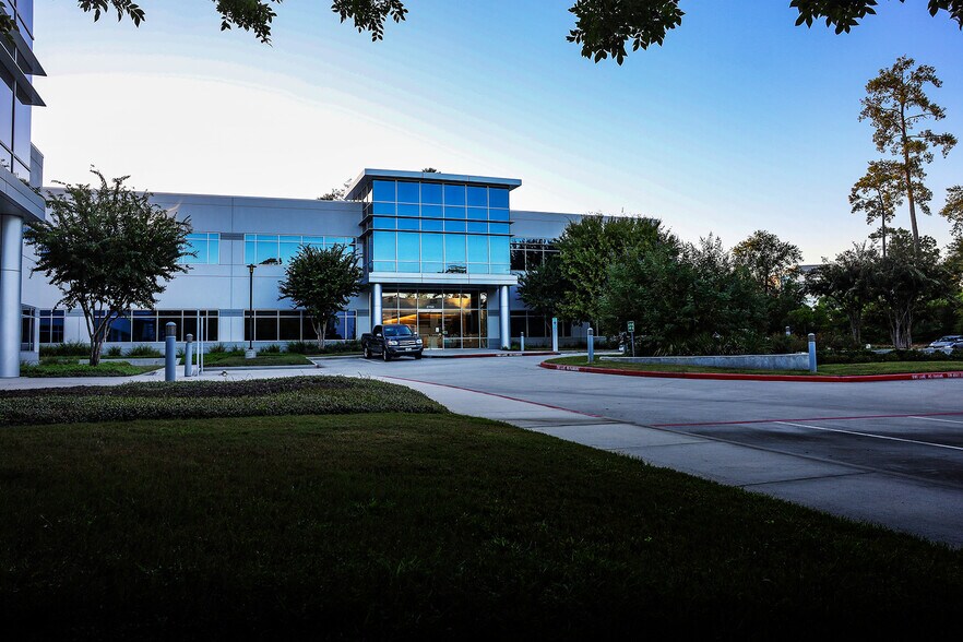 More Photos Of 2750 Technology Forest Blvd, The Woodlands Unknown For Lease