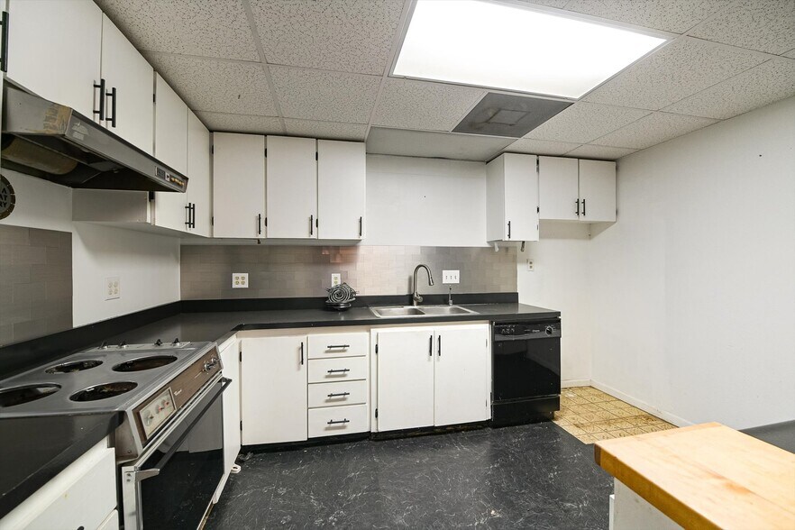 More Photos Of 21511 State Highway 71 W, Spicewood Light Manufacturing For Sale