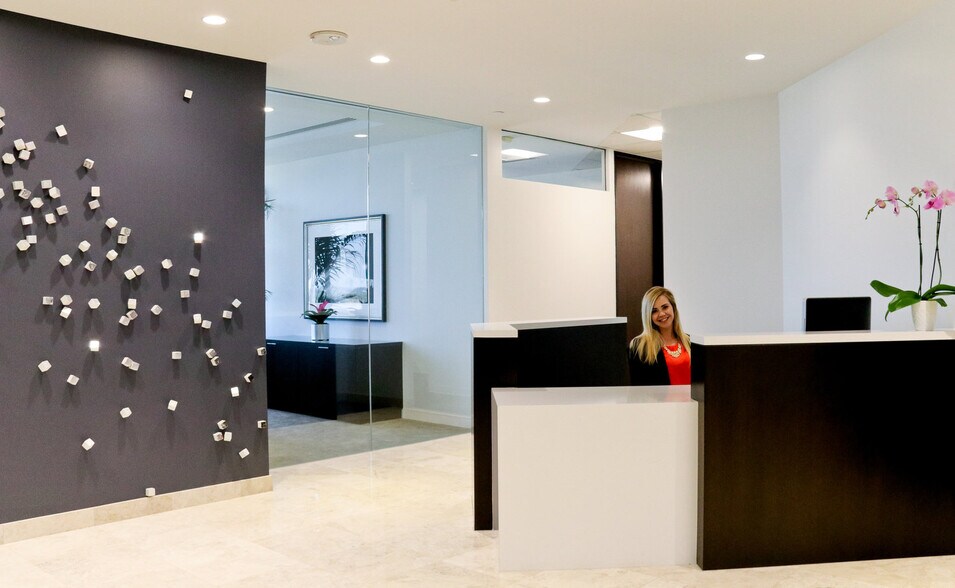 More Photos Of 1 World Trade Ctr, Long Beach Coworking Space