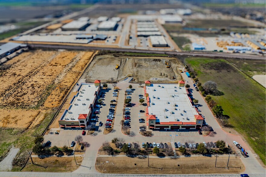 More Photos Of 860 Coleman St, Prosper Light Distribution For Lease