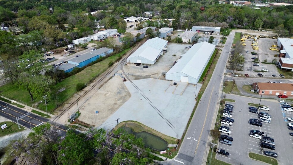 More Photos Of 658 Southern Ave, Fayetteville Warehouse For Lease