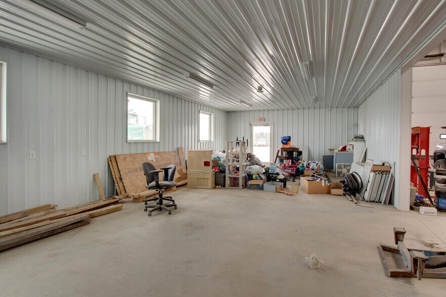 More Photos Of 25137 Outer Road 27, Wayland Auto Repair For Lease