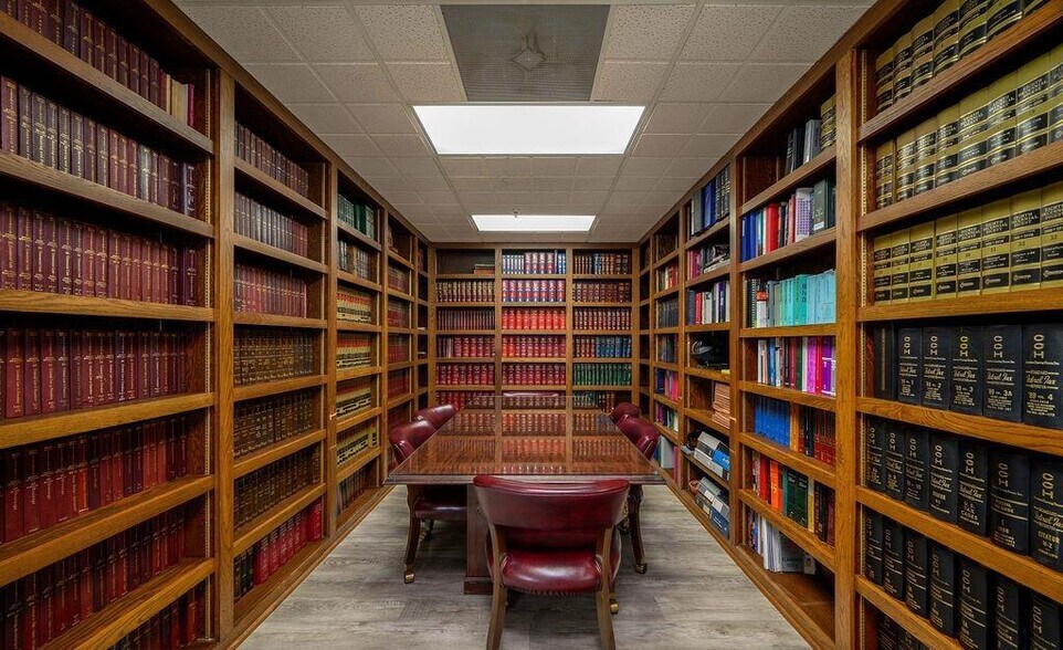 More Photos Of 456 Fulton St, Peoria Office For Sale