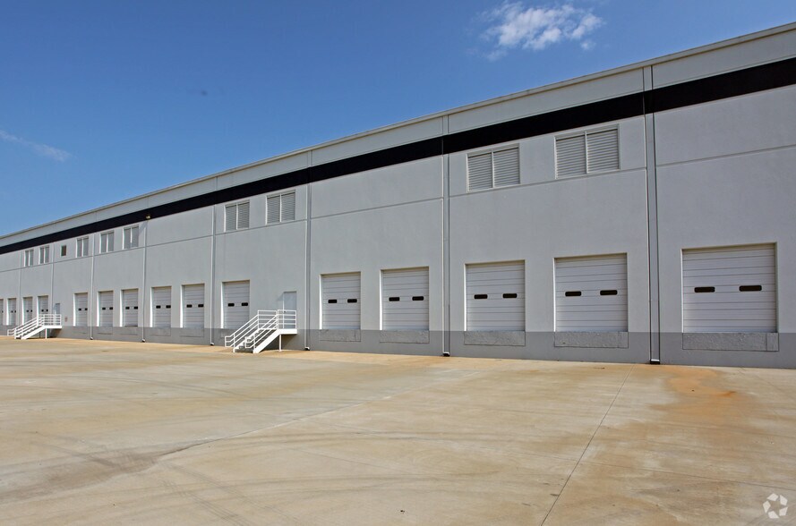 More Photos Of 366 Stateline Rd E, Southaven Warehouse For Lease