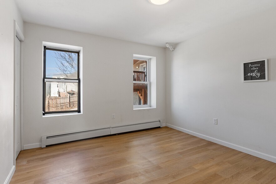 More Photos Of 13 Groton Pl, Worcester Apartments For Sale