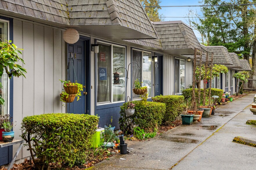 More Photos Of 1213 Cora St SE, Lacey Apartments For Sale