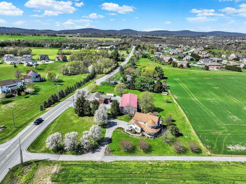 More Photos Of 2553 Roosevelt Ave, York Flex For Sale