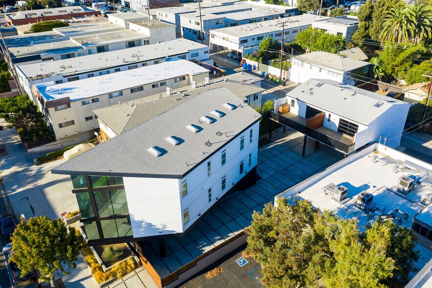 More Photos Of 1447 11th St, Santa Monica Office Residential For Lease