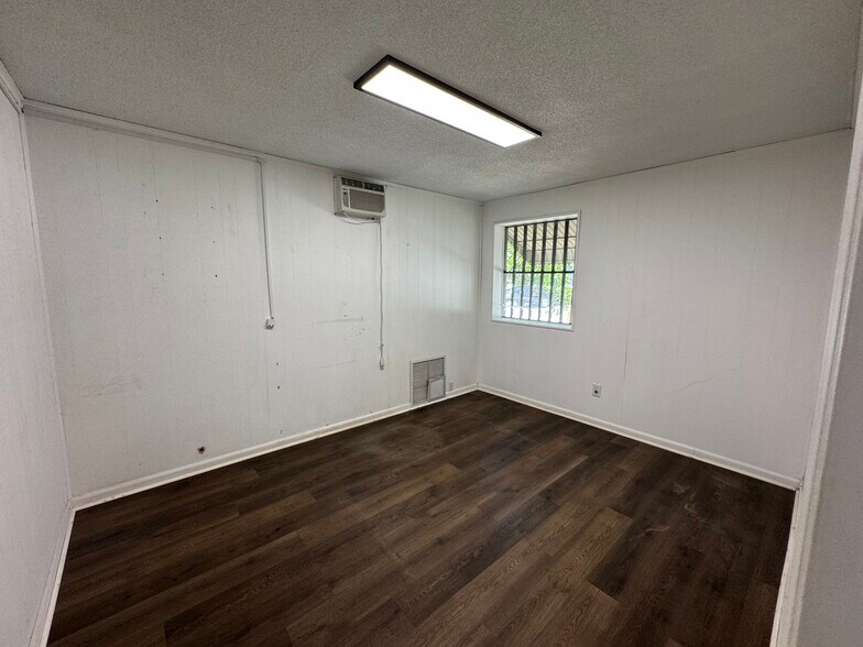 More Photos Of 205 Edgar St, Atlantic Beach Warehouse For Lease