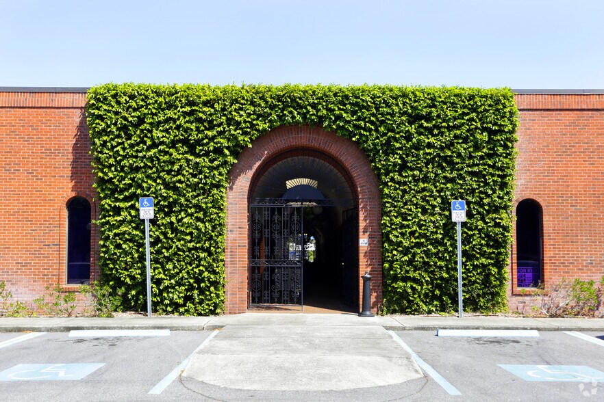 More Photos Of 1001 E Baker St, Plant City Medical For Lease