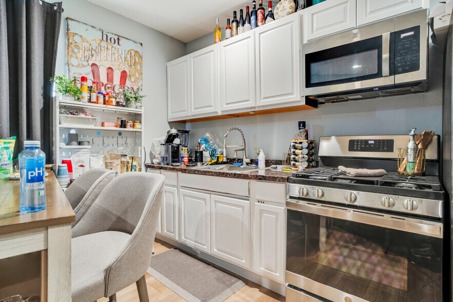 More Photos Of 10615-10619 San Fernando Rd, Pacoima Apartments For Lease